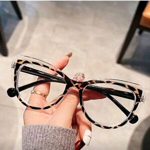Women’s Tortoiseshell Cat-Eye Glasses - Chic Clear Trim